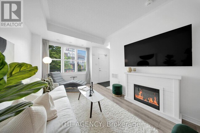 Photo du bâtiment - 1155-1155 Stroud Ln
