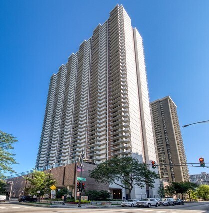 Foto principal - 6033 N Sheridan Rd