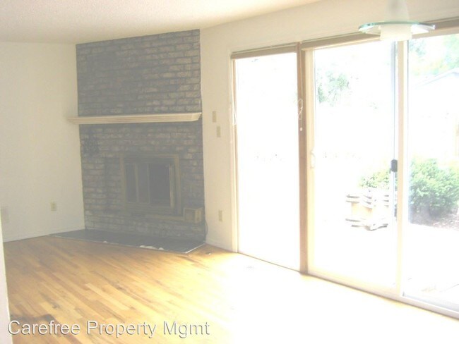 Building Photo - 6855 SW Briarcliff Cir