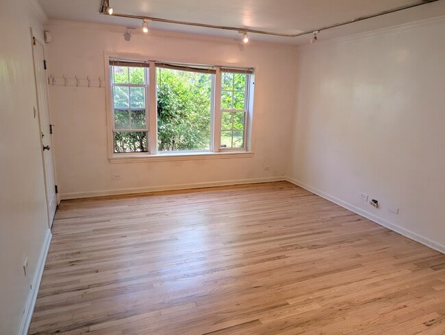 Building Photo - 737 Dobson St