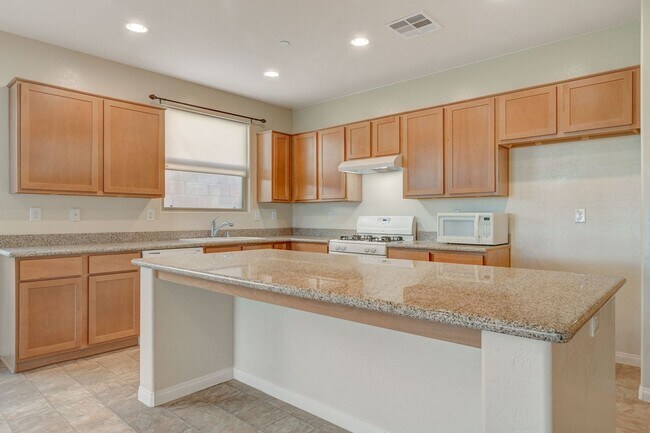 Building Photo - Gorgeous Single Story on the Golf Course! ...