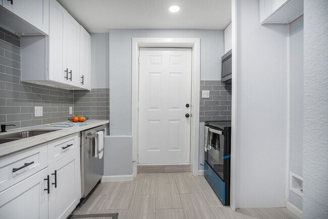 Foto del edificio - 7449 Walker St
