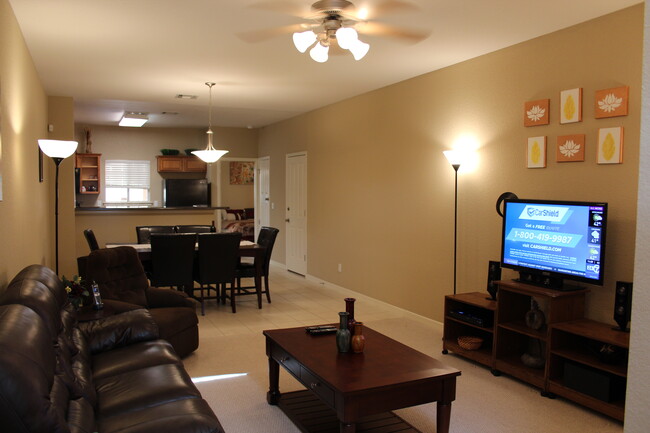 Building Photo - 3150 N Yarbrough Dr