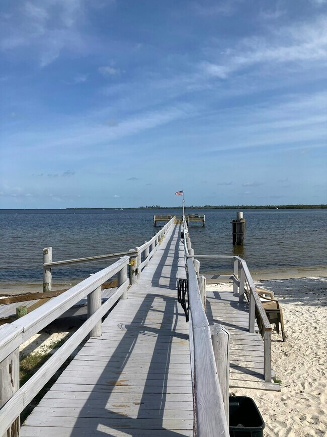 Building Photo - 14459 River Beach Dr