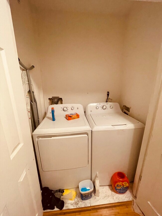 Building Photo - 47 Orleans St