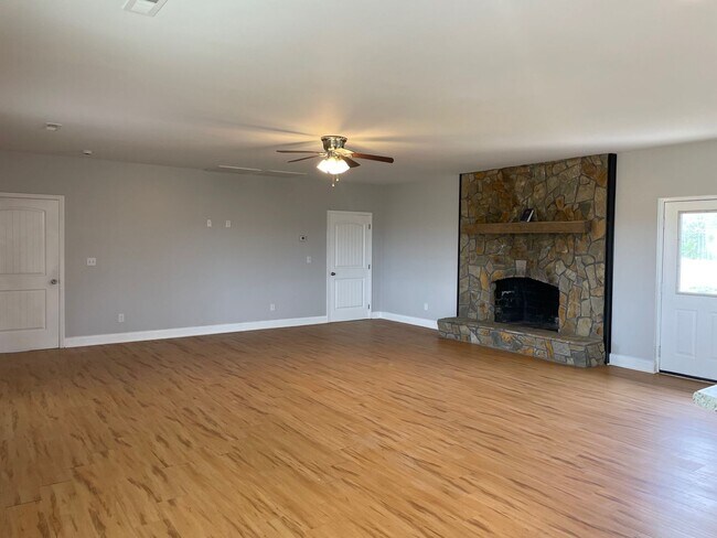 Foto del edificio - 3 BED, 3 FULL BATH HOME LOCATED IN DENTON!