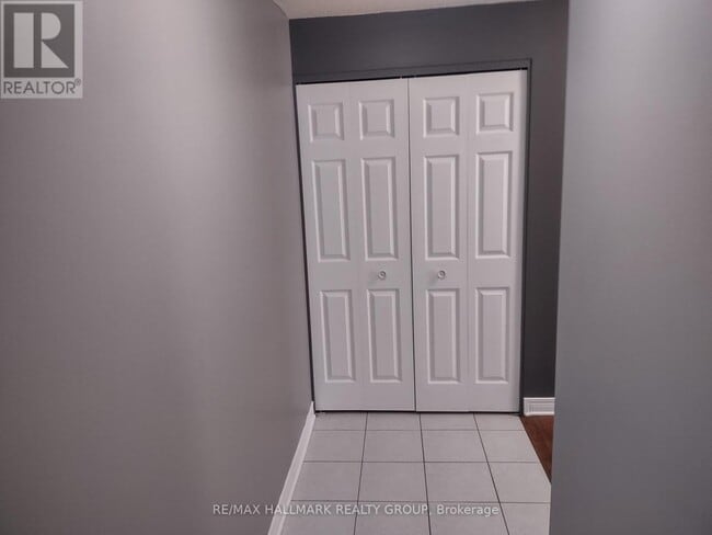 Building Photo - 429 Somerset St W