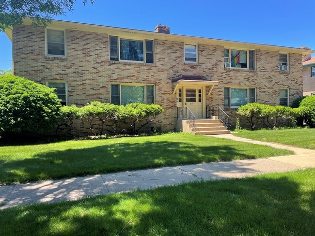 Building Photo - 410 Pawling St