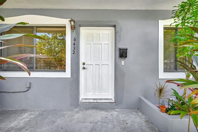 Foto del edificio - 6432 NE 1st Ct