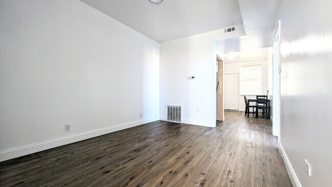 Foto del edificio - 3948 W Congress Pkwy