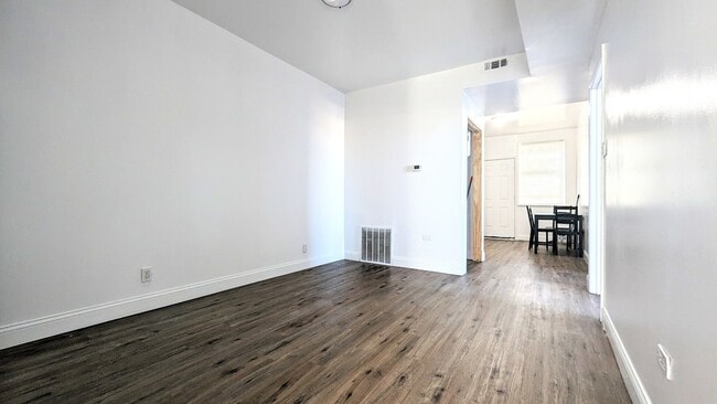 Building Photo - 3948 W Congress Pkwy