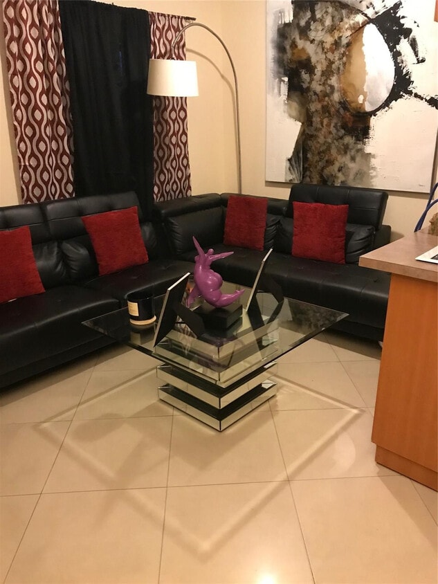 Primary Photo - 210 SE 9th St