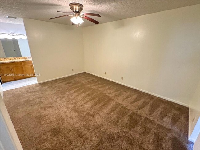 Building Photo - 2635 Carambola Cir N