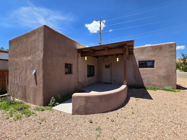 Building Photo - 1708 Cam Peralta
