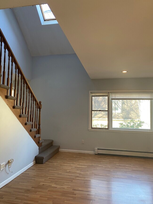 Living room with sky light - 36 High St