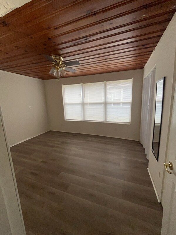 Foto del edificio - 1409 S Westmoreland Dr