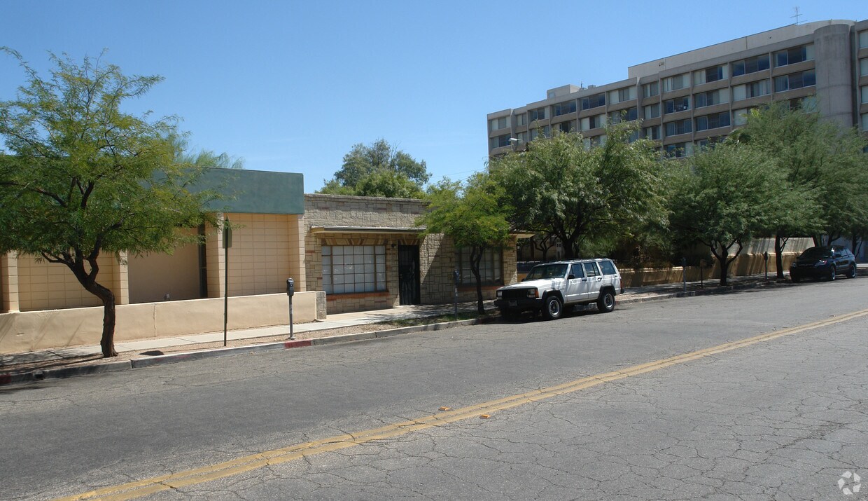 Vista de calle - 133 S 5th Ave