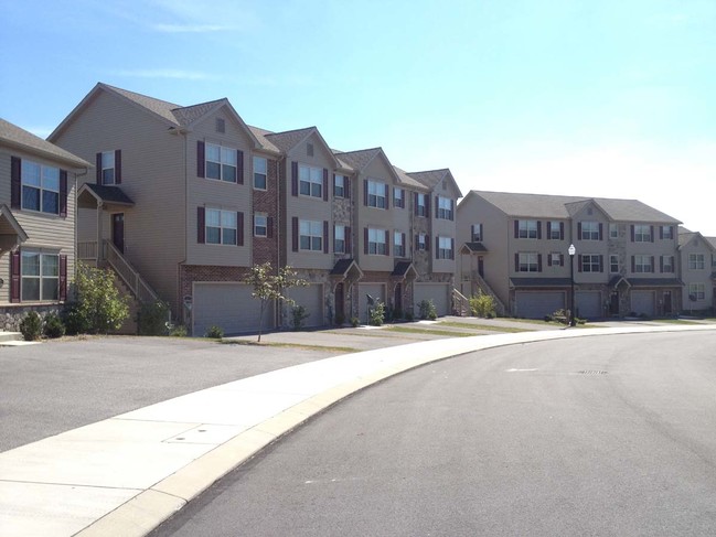 Foto del edificio - High Pointe Townhomes