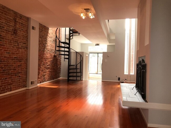 Building Photo - 1231 Linden Pl NE