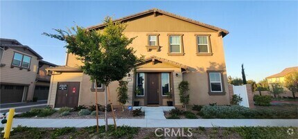 Building Photo - 28225 Heirloom Dr