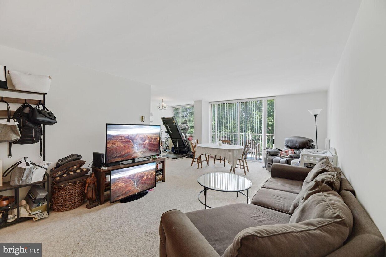 5565 Columbia Pike Unit 810, Arlington, VA 22204 Room for Rent in