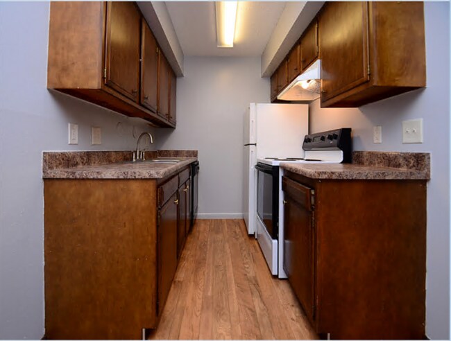 Foto del edificio - 2321 Benson Gardens Blvd