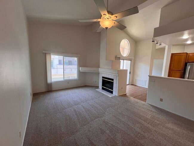 Building Photo - Spacious 2 Bedroom, 2 Bathroom Town Home w/ Attached Garage! Andria of UTC
