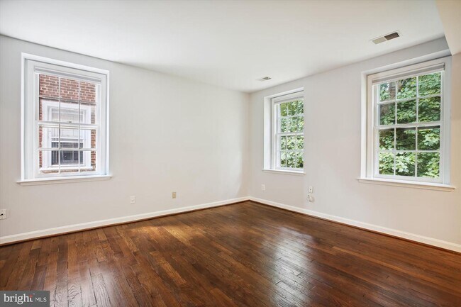 Foto del edificio - 3740 39th St NW