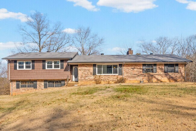 Building Photo - 3 Bedroom 2 Bath Country Home For Rent in Dover!