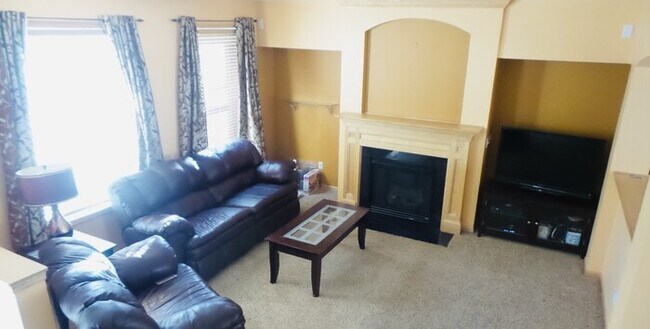 Building Photo - Available Now! Amazing Townhouse 3 Bedroom...