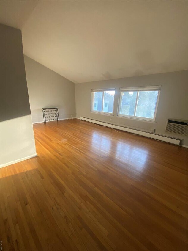 Primary Photo - 10E Blue Hill Commons Dr