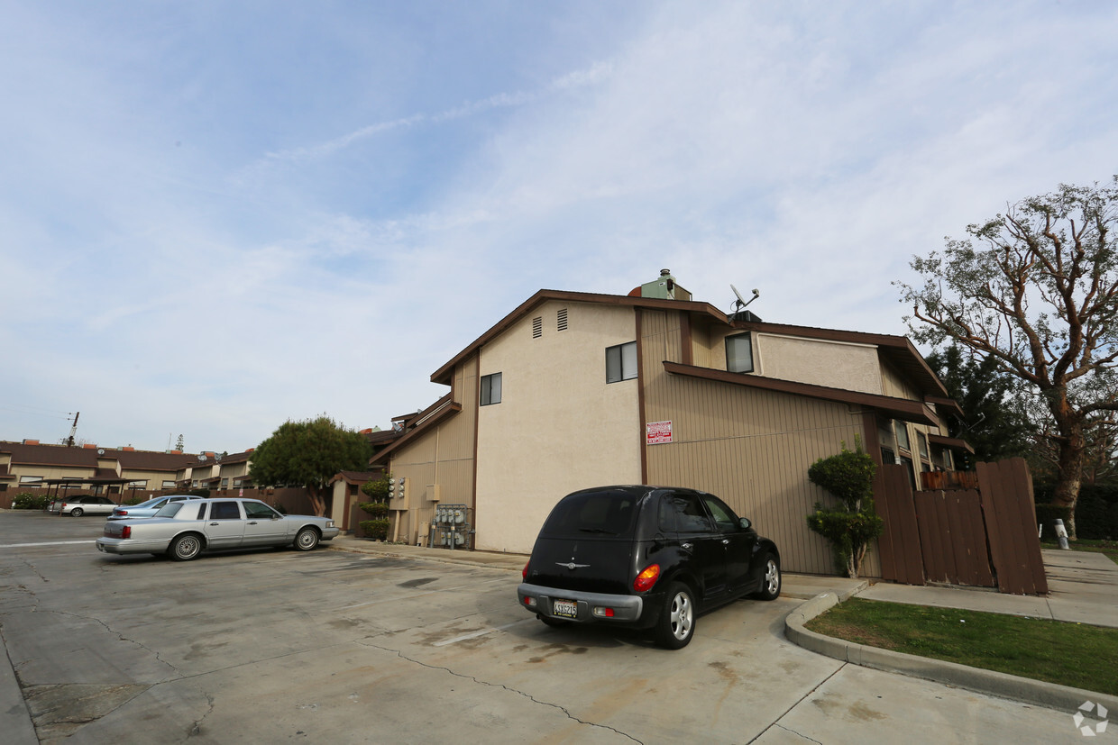 Primary Photo - Parker Townhomes