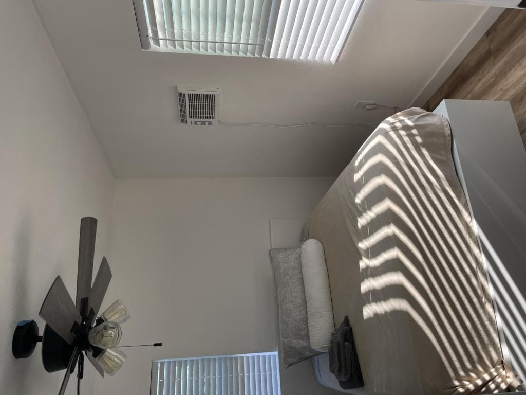 Primary Photo - 4037 1/2 National Ave, Upstairs, San Diego, CA 92113