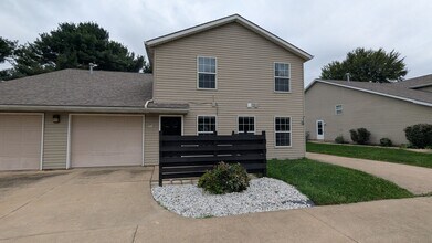 Building Photo - 871 Kerns Dr NE