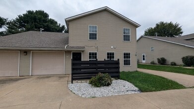 Building Photo - 871 Kerns Dr NE