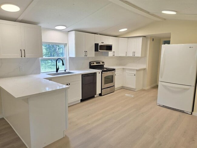 Building Photo - 5060 Evergreen Forest Ln