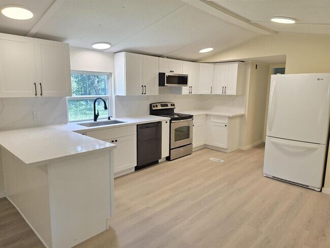 Foto del edificio - 5060 Evergreen Forest Ln