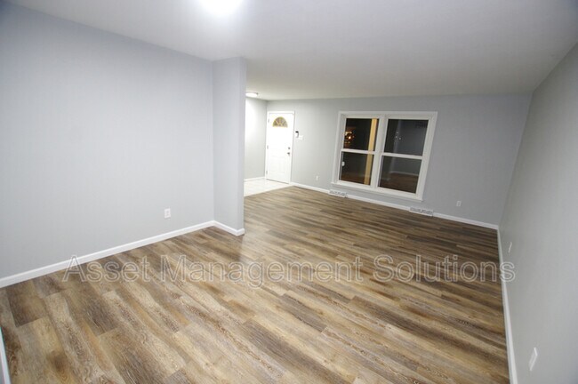 Building Photo - 3930 Belcroft Dr
