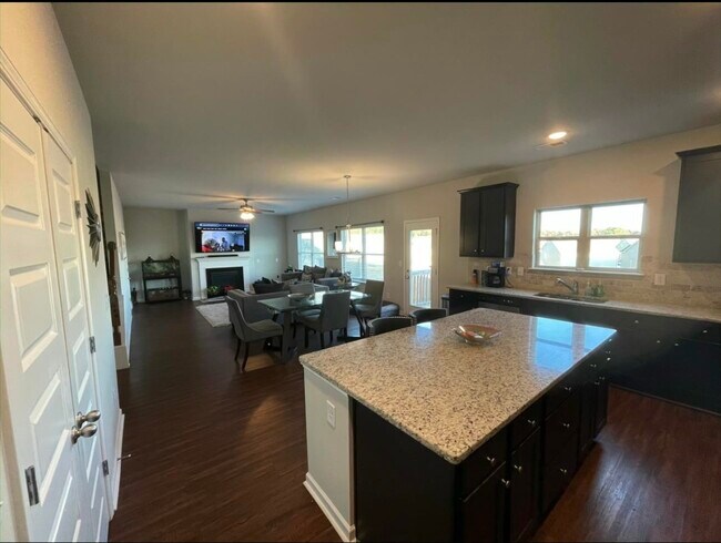 Foto del edificio - 2352 Bear Mountain St