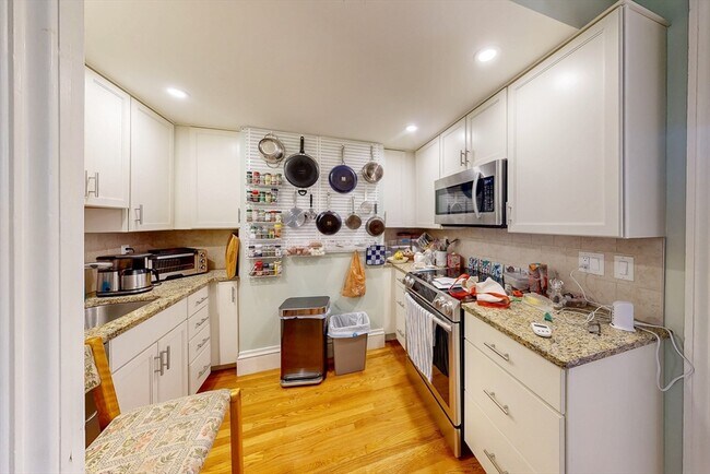 Building Photo - 231 Beacon St