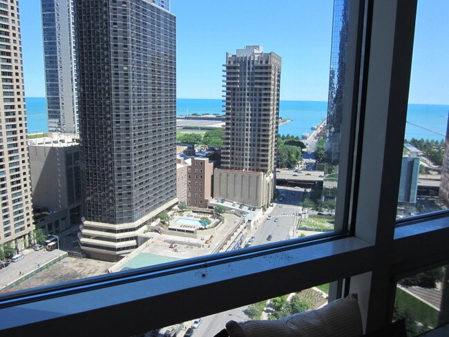 Foto del edificio - 512 N McClurg Ct