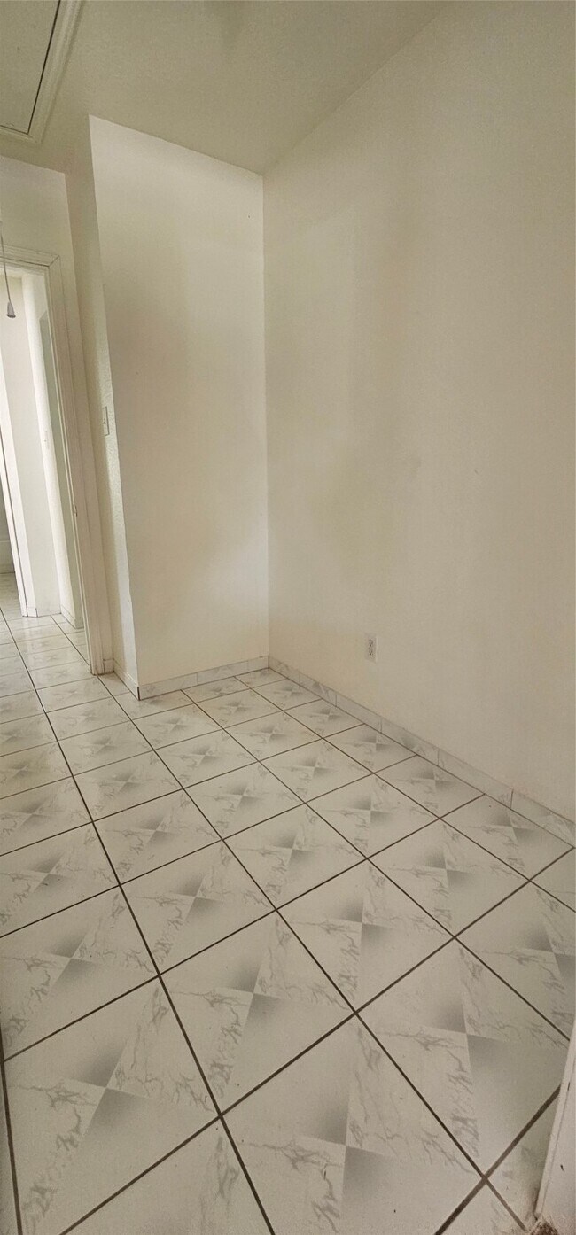 Building Photo - 10943 Bradford Way Dr
