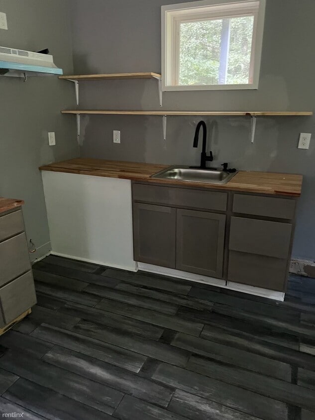 Foto del edificio - 2 br, 1 bath Duplex - 2638 Clayton Street A