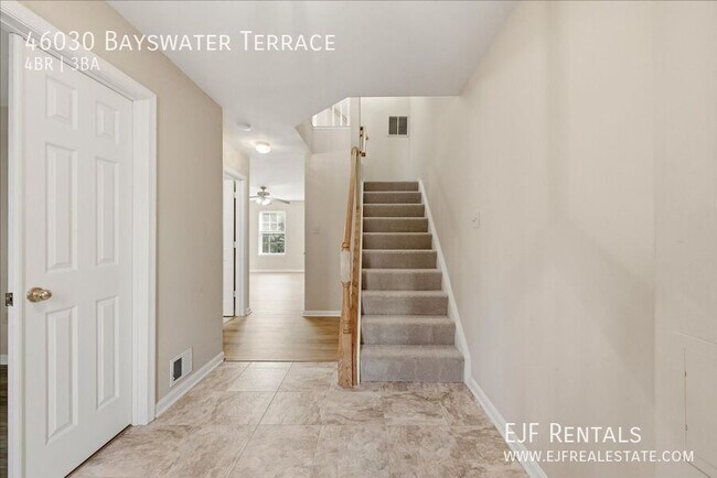 Foto del edificio - 46030 Bayswater Terrace