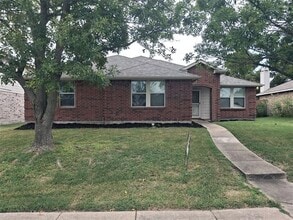 Building Photo - 2932 Reata Dr