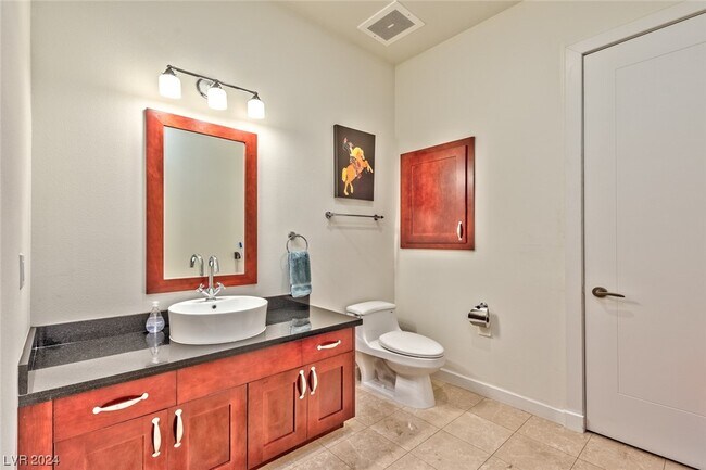 Building Photo - 4585 Dean Martin Dr