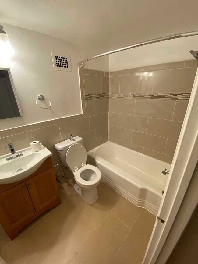 Foto del edificio - 3701 Connecticut Ave NW