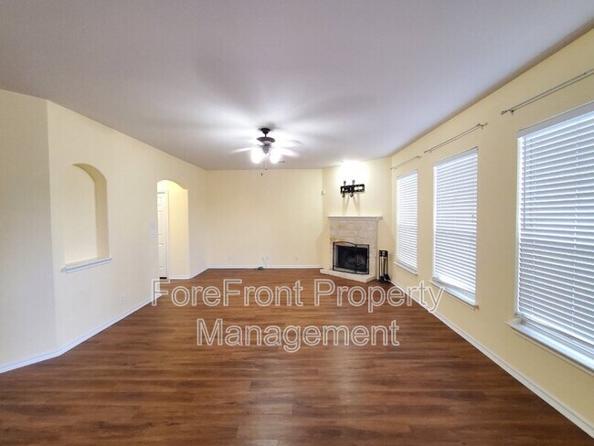 Building Photo - 926 Persian Garden