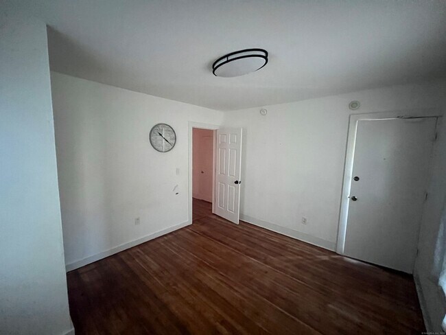 Foto del edificio - 323 Maple St