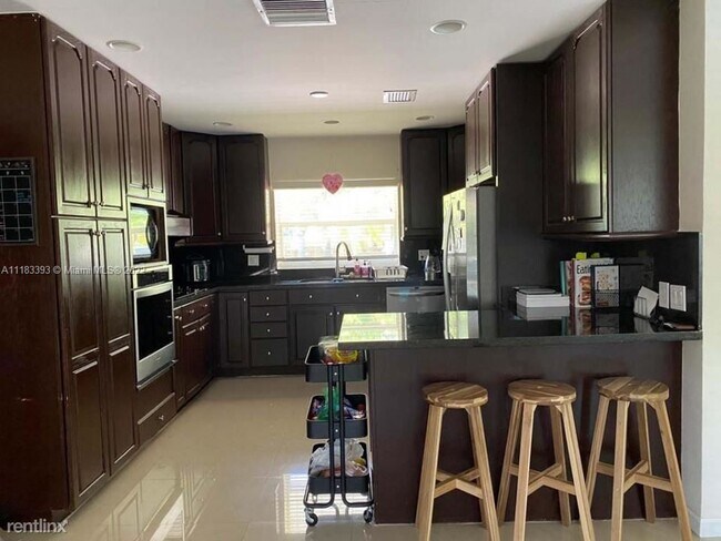 Foto del edificio - 4 br, 3 bath House - 6400 SW 112th St